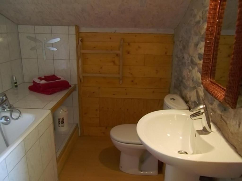 Chambres D'Hote Les Jardins De Prasserat Vallon-Pont-d'Arc Bilik gambar